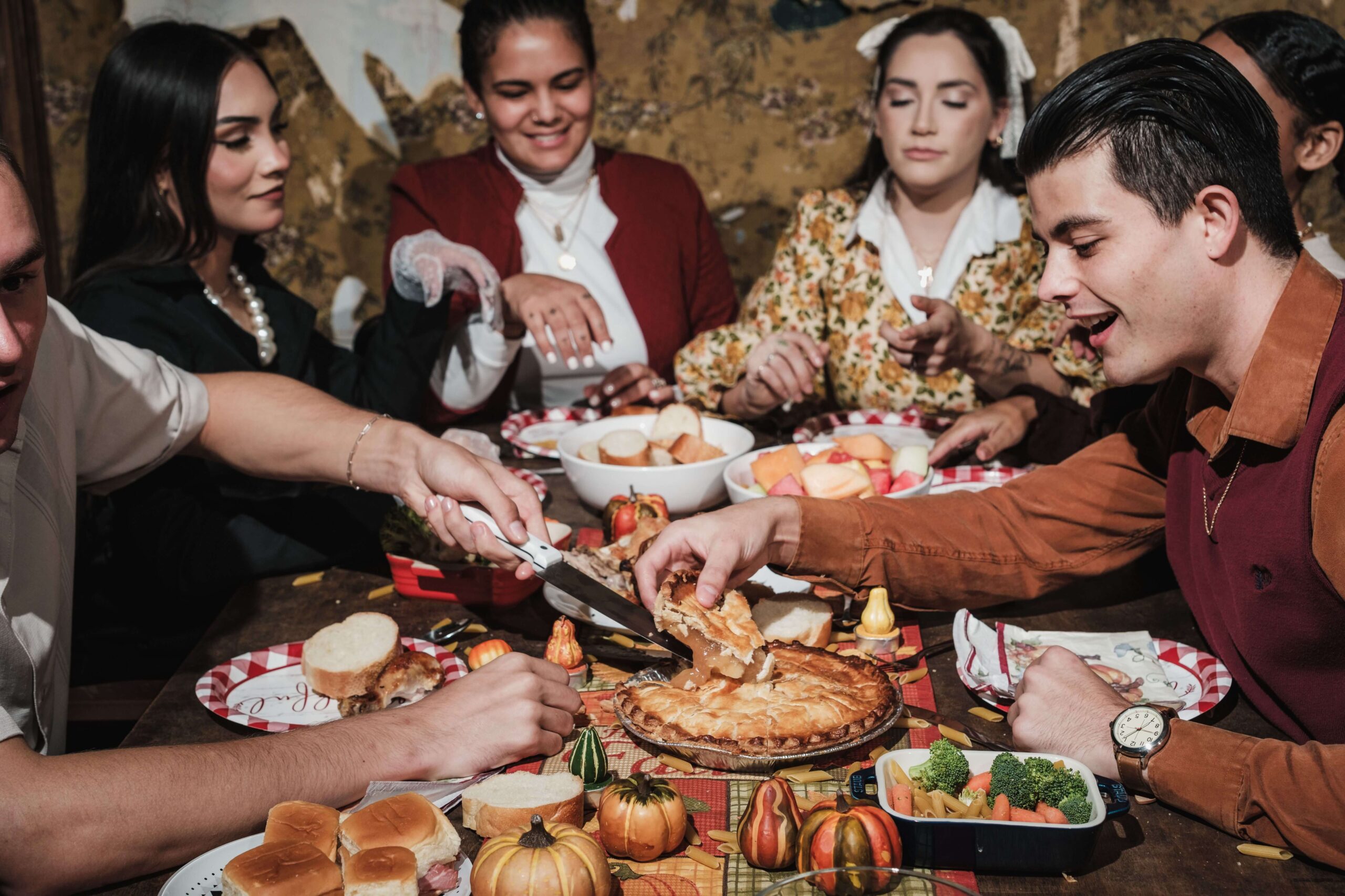 FRIENDS-repas-pourquoi les américains fêtent-ils Thanksgiving ?